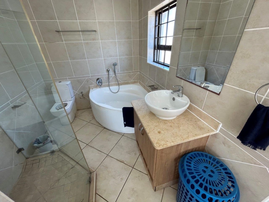 9 Bedroom Property for Sale in Wavecrest Eastern Cape